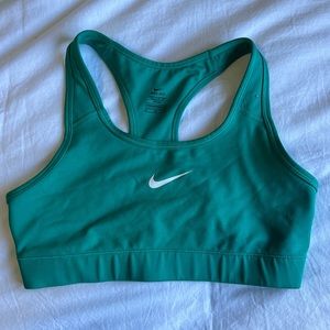 SOLD 💚 Nike Turquoise Green Sports Bra Medium 💚